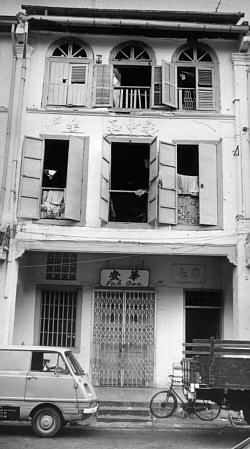 77 Amoy Street, taken in mid-1970s when most of the families had moved out to government housing estates.